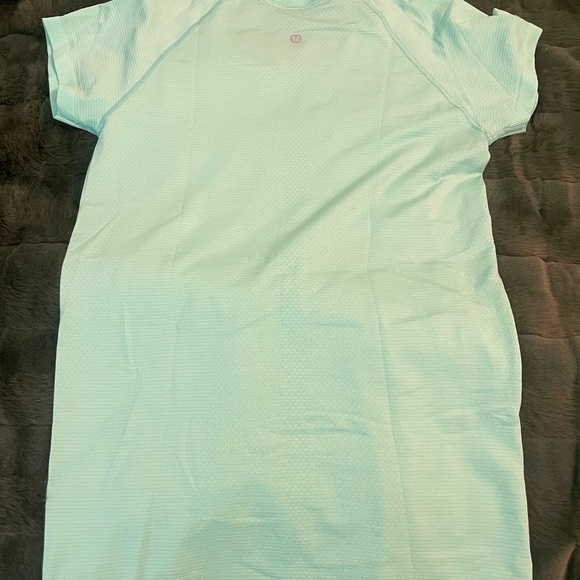 lululemon athletica Swiftly Tech Short Sleeve Tee, never worn. - Picture 2 of 3